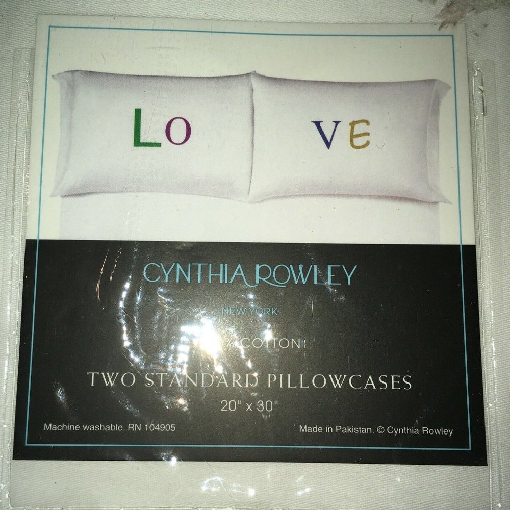 Cynthia Rowley LOVE Cotton White 2 Standard Pillow Cases 20x30 NIP